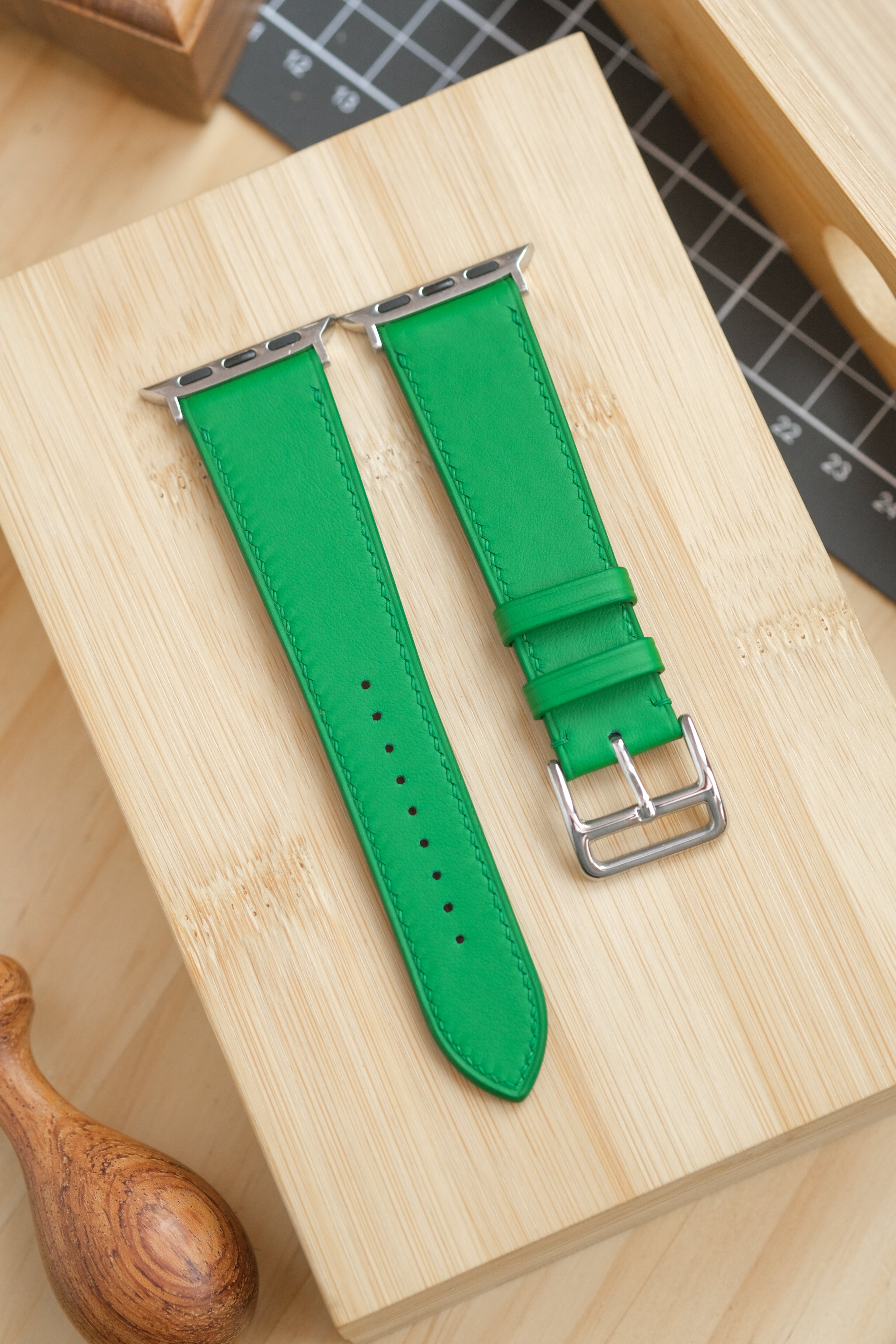 Kelly Green Swift Italian Calfskin Apple Watch Strap