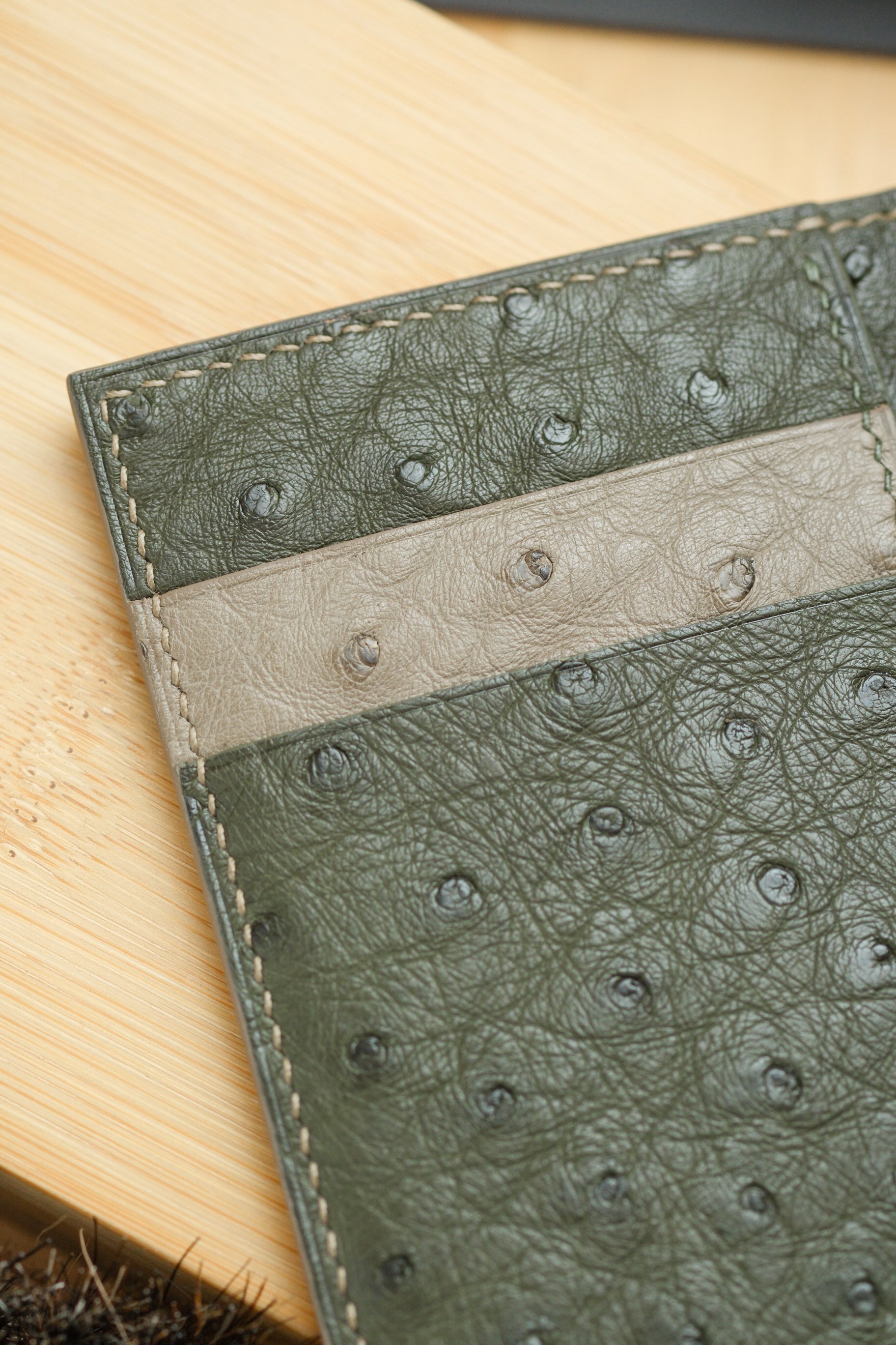 Himalayan Crocodile Vertical Card Holder